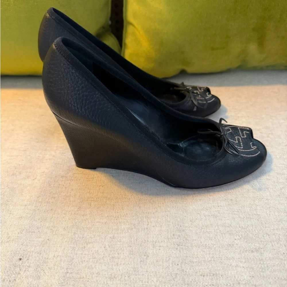 GUCCI Leather Wedge. - Picture 2 of 4